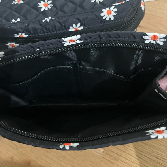 Simply Southern Daisy Pattern Women's Makeup Bag Set New! - Picture 5 of 5